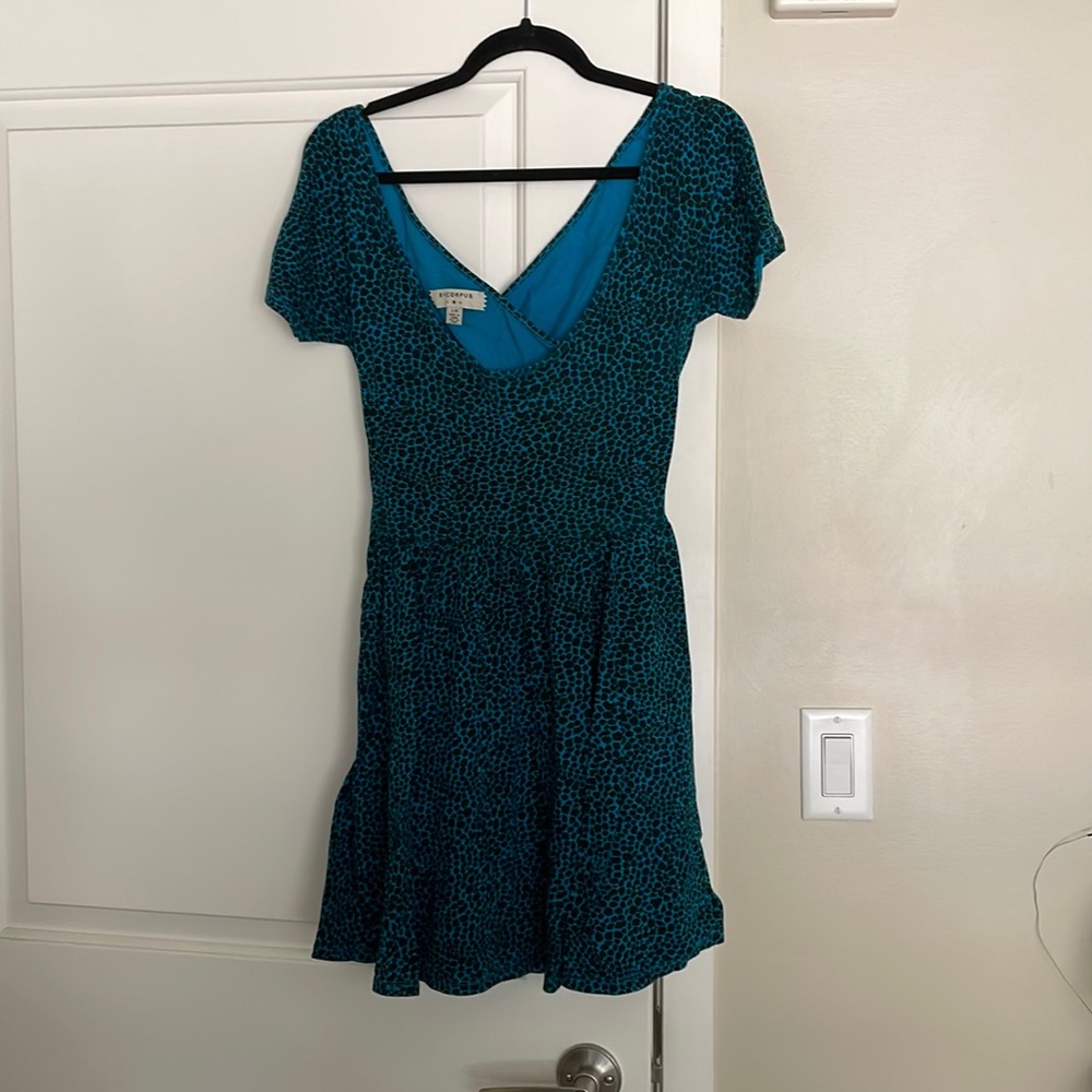 BYCORPUS black and blue dress with cute peek a boo back detail